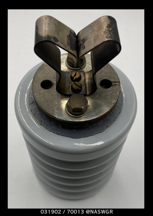 031902 / 70013 Insulator 6" w/ Heart Shape Clip