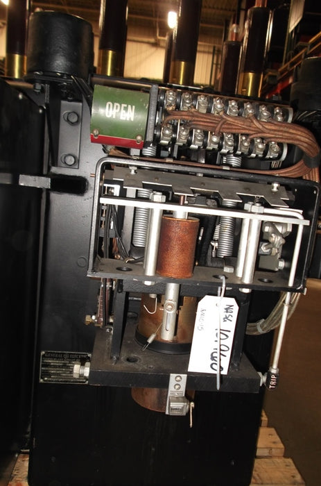 AM10-15 - General Electric 600AMP Magne-blast Circuit Breaker