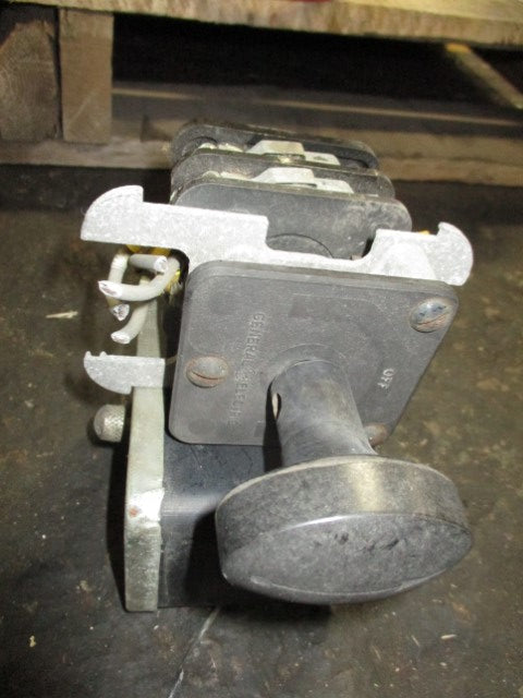 16SB1CG3X2 - General Electric - Voltmeter SB-1 Switch
