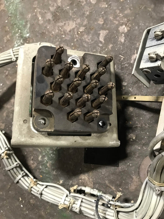 AM4.16-250-8H Breaker Side Secondary- General Electric